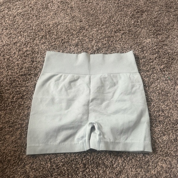 Women’s Seamless Butt Lifting Scrunch Butt Workout Shorts Size Large Mint Green - Picture 4 of 5